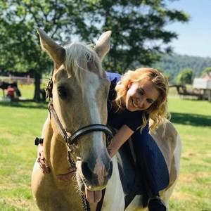 Meet your Posher, Ashley